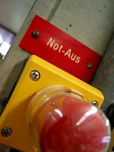 ZU sehen ist ein Not-Aus-Knopf
